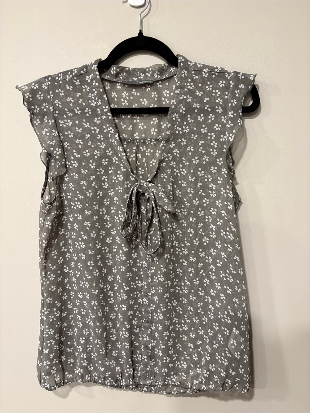 Smart Set Gray Sleeveless Tie-Neck Floral Blouse
